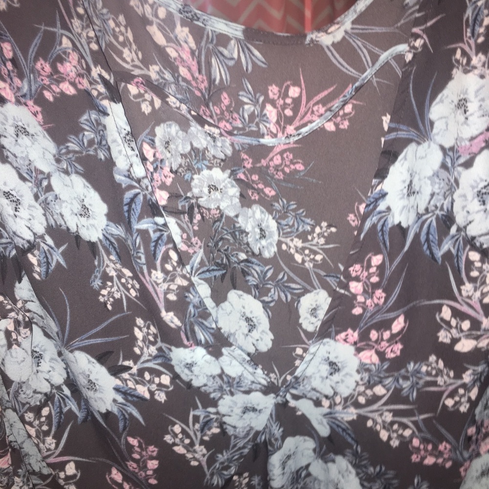 Torrid Sz 3 flowy tunic with deep V back